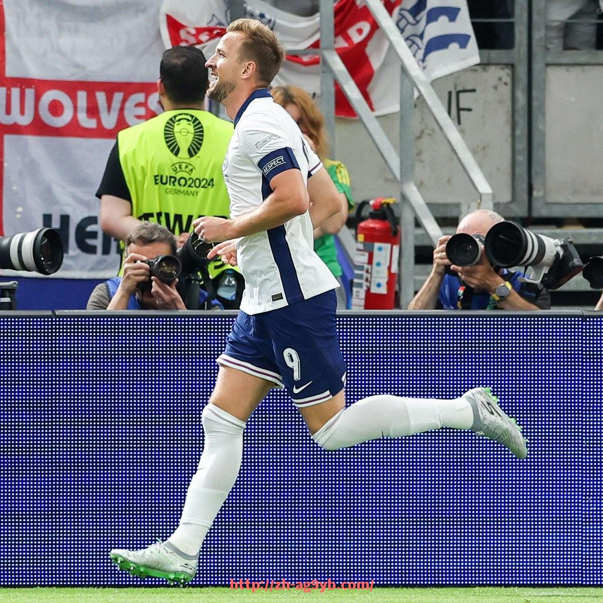 ag9游会-世俱杯实况解说精彩集锦与高光片段回顾